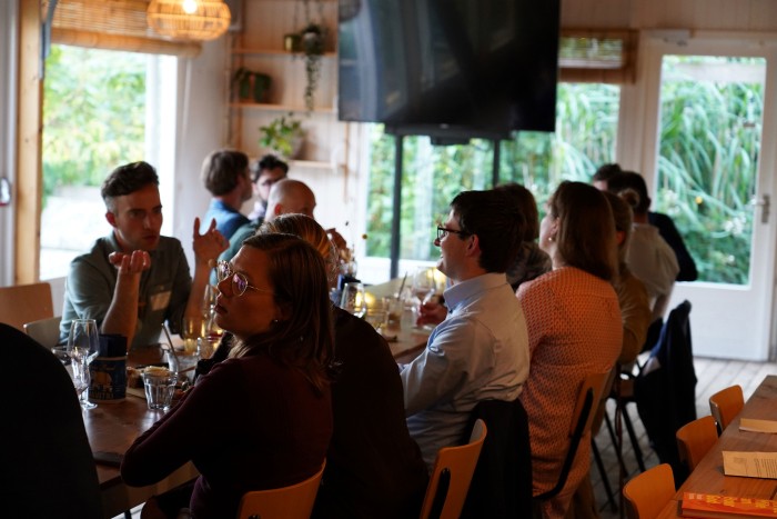 Areopagus Young theologie op het terras foto 1 web